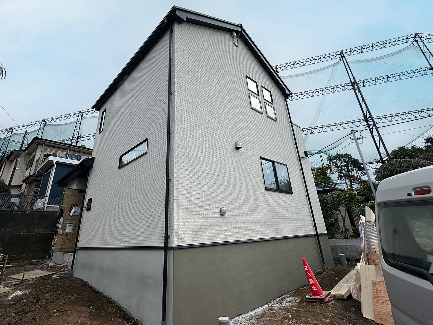 横浜市南区六ッ川_前面道路_西方向撮影(2025年11月撮影)