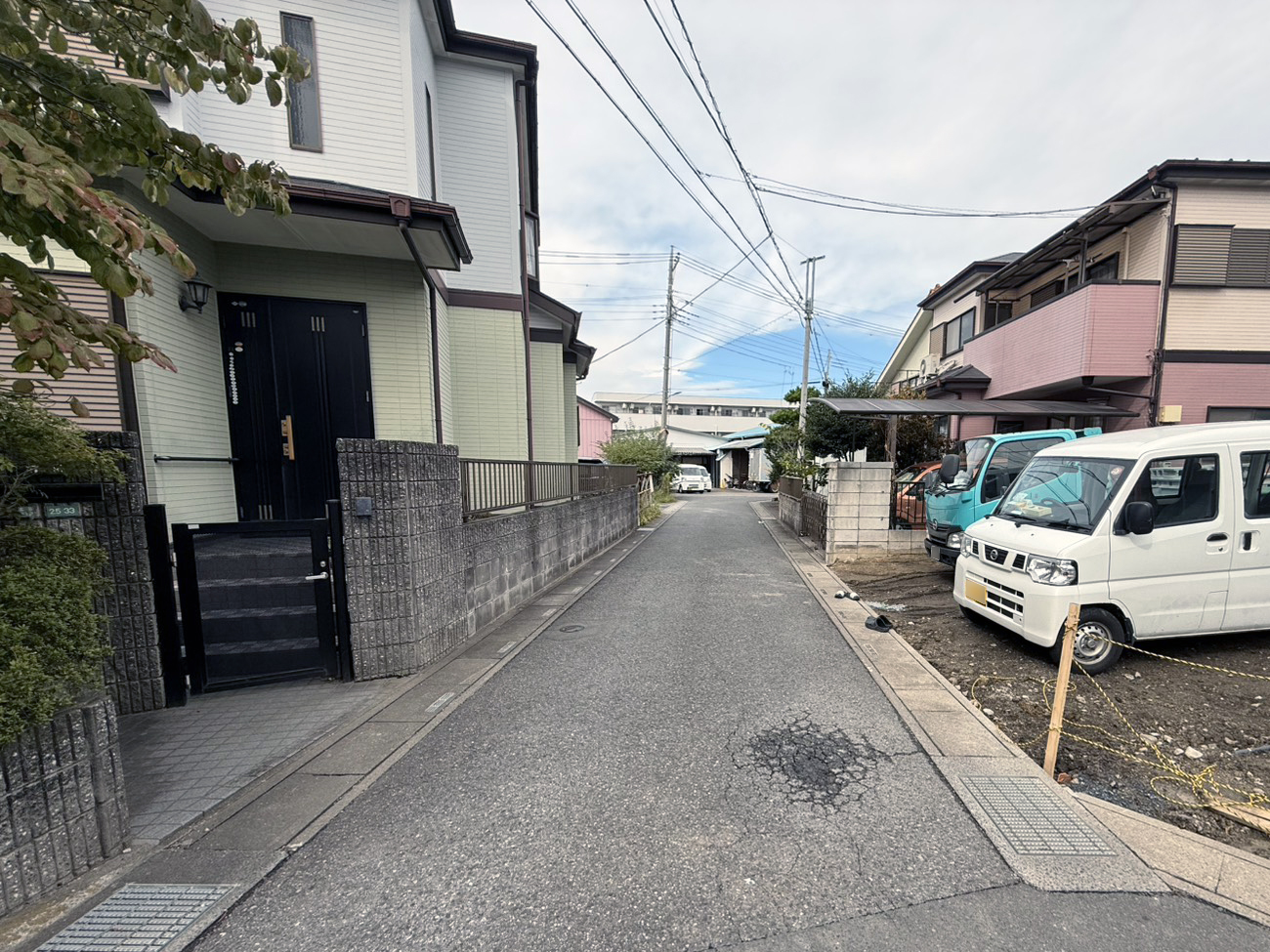 草加市北谷3丁目_南側4m公道(2025年10月撮影)