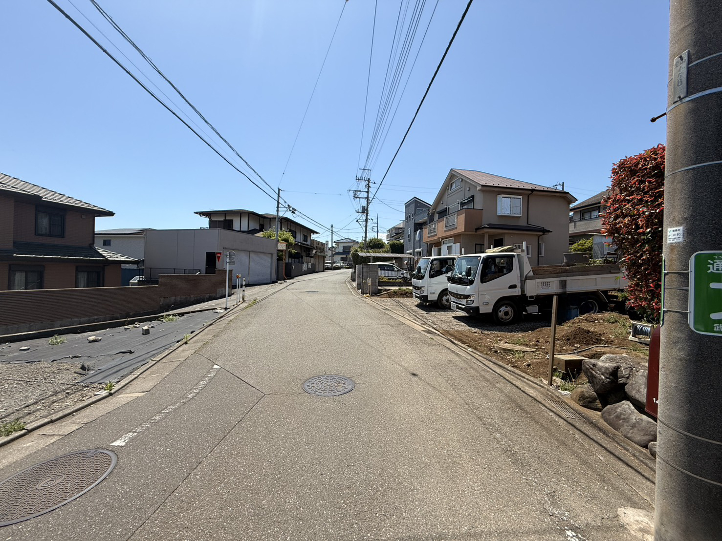 武蔵村山市神明2丁目_前面道路(2026年5月末撮影)